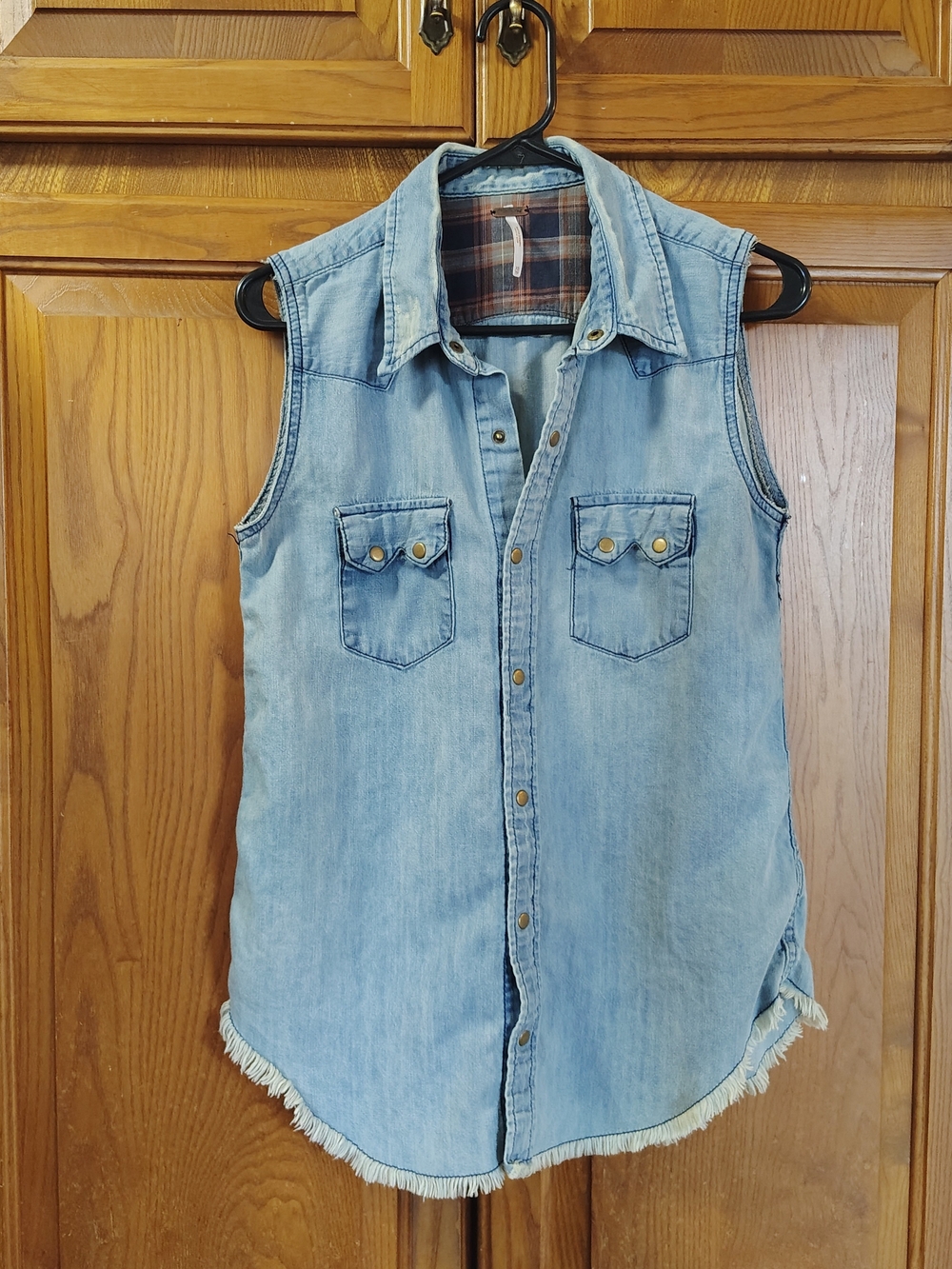 Free People Snap Up Blue Jean Vest Denim Pockets Fringe Hem Sz XS Boho Western